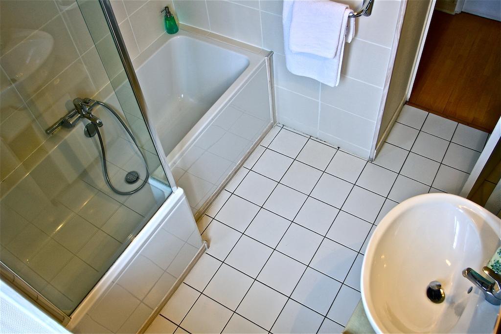 L'Hotel Du Perigord Aubeterre-sur-Dronne Room photo